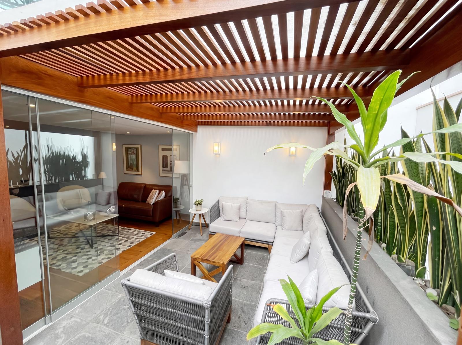 La terraza techada con pérgola: un ambiente para todo el año