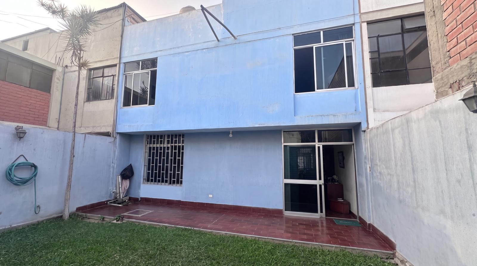 La fachada original, con imagen desactualizada