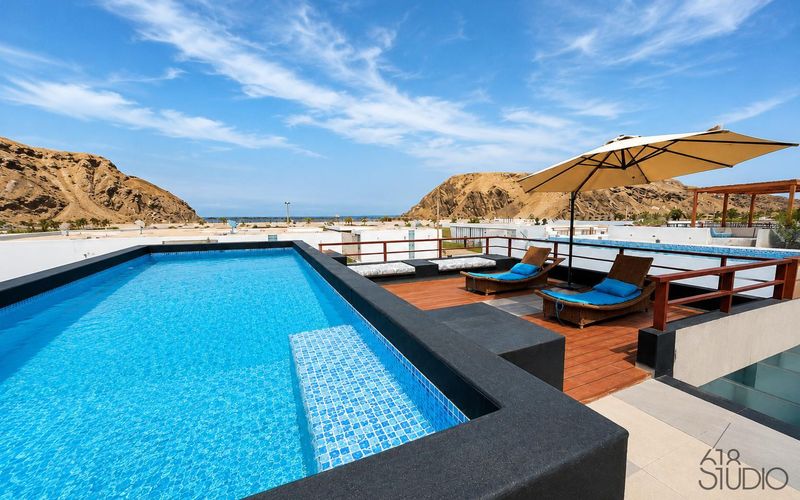 Piscina en la azotea de la casa de playa en Puesta del Sol, Chocaya, con vista al mar