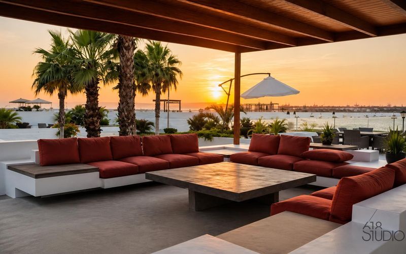 Terraza techada con sofás al atardecer de la casa de playa en Playa del Sol, Km 94.5