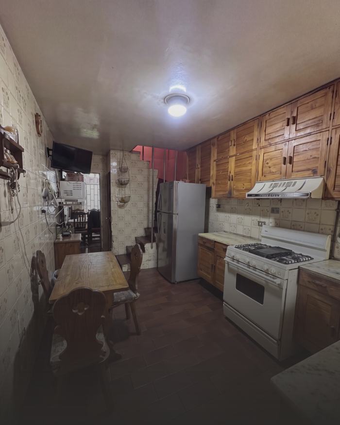 Una cocina que hace percibir la propiedad más antigua de lo que es