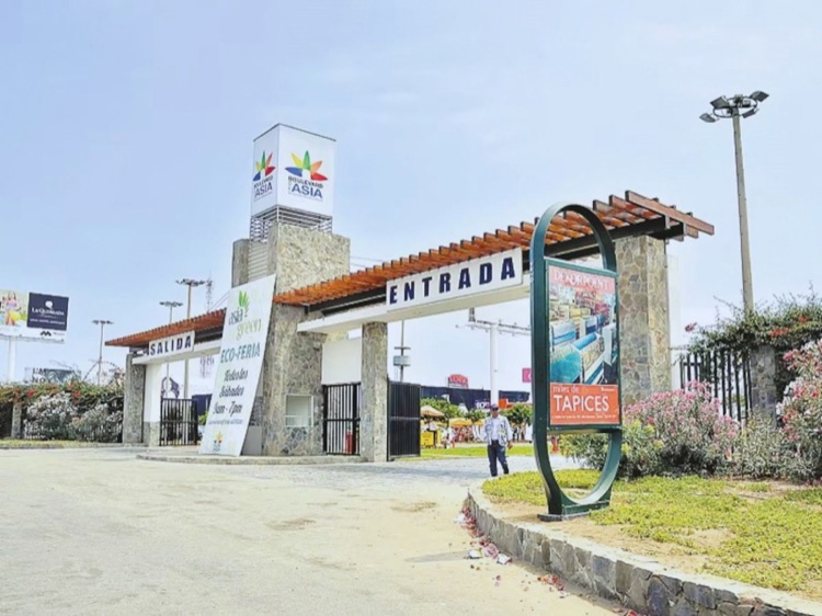 Entrada al Boulevard de Asia